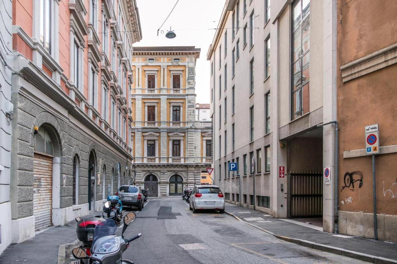 Elegante Appartamento Vicino Alla Stazione - Gold Trieste Bagian luar foto